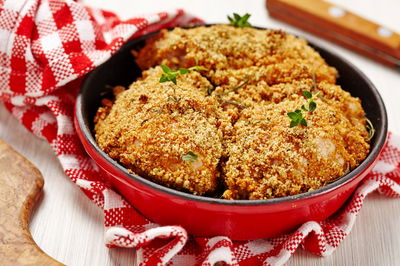 פרגיות במרינדה וציפוי אגוזים פריך