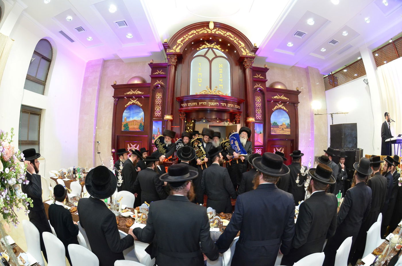 ביתר עילית: קהילת 'המתמידים' חנכה ארון קודש מפואר • תיעוד