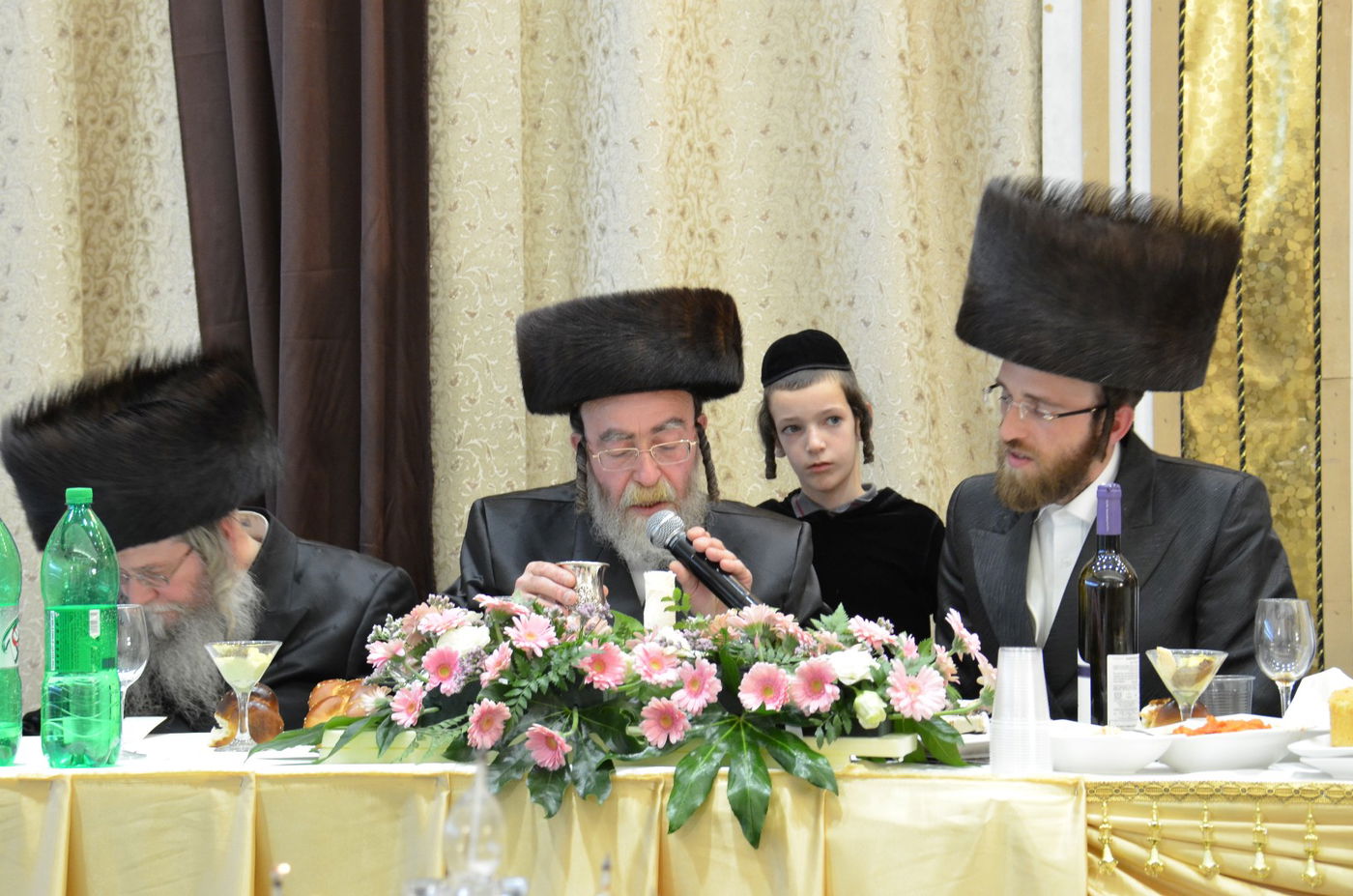 ביתר עילית: קהילת 'המתמידים' חנכה ארון קודש מפואר • תיעוד