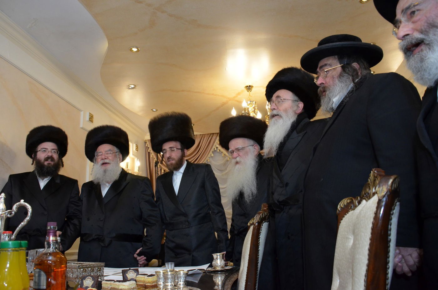 ביתר עילית: קהילת 'המתמידים' חנכה ארון קודש מפואר • תיעוד