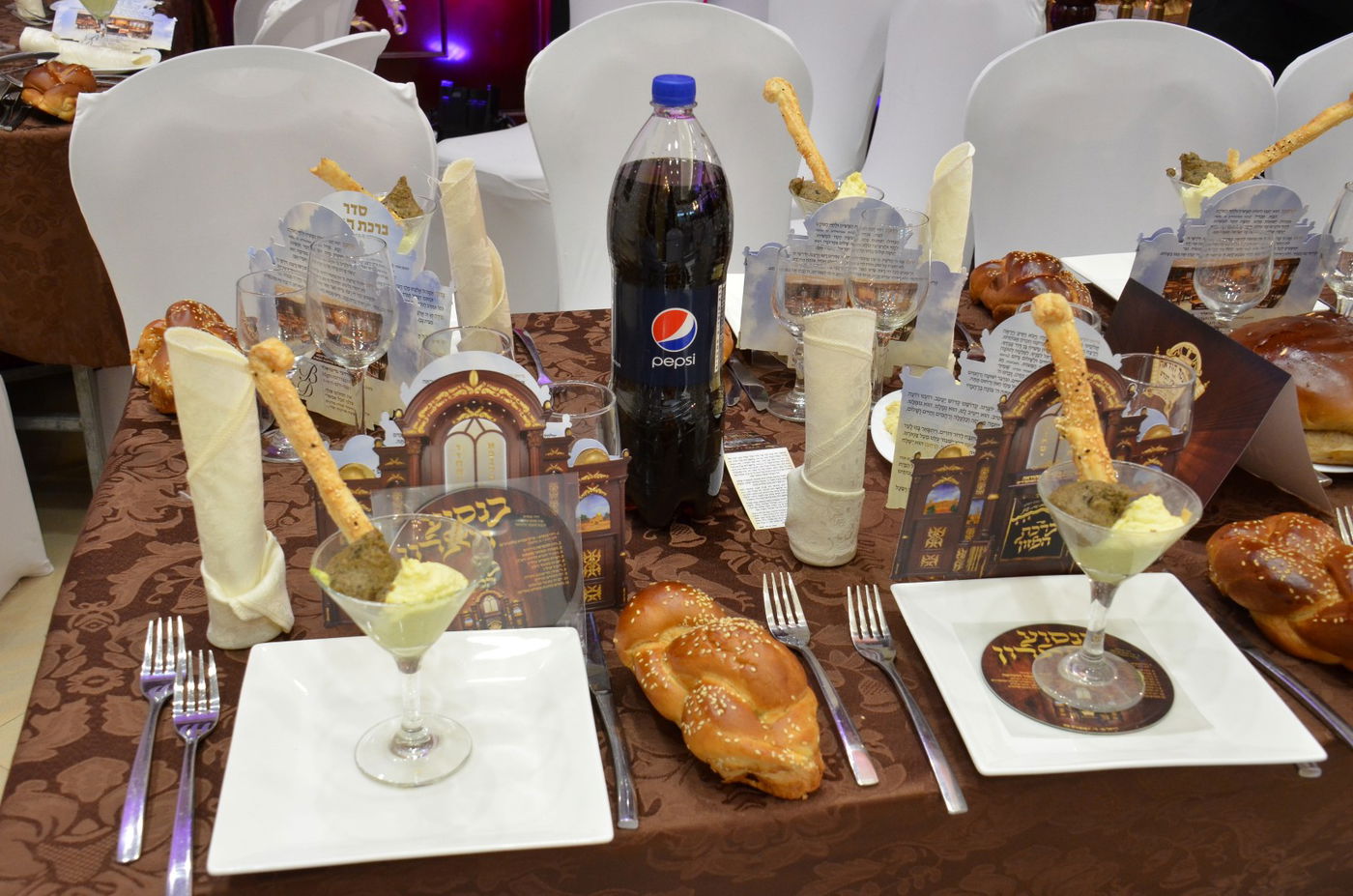 ביתר עילית: קהילת 'המתמידים' חנכה ארון קודש מפואר • תיעוד