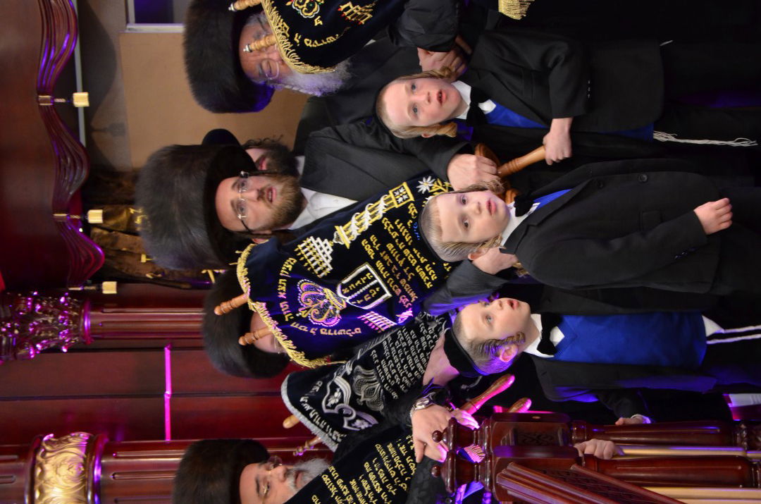 ביתר עילית: קהילת 'המתמידים' חנכה ארון קודש מפואר • תיעוד