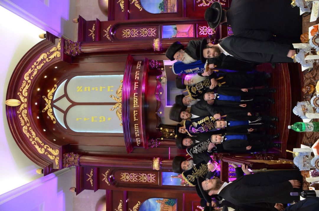 ביתר עילית: קהילת 'המתמידים' חנכה ארון קודש מפואר • תיעוד