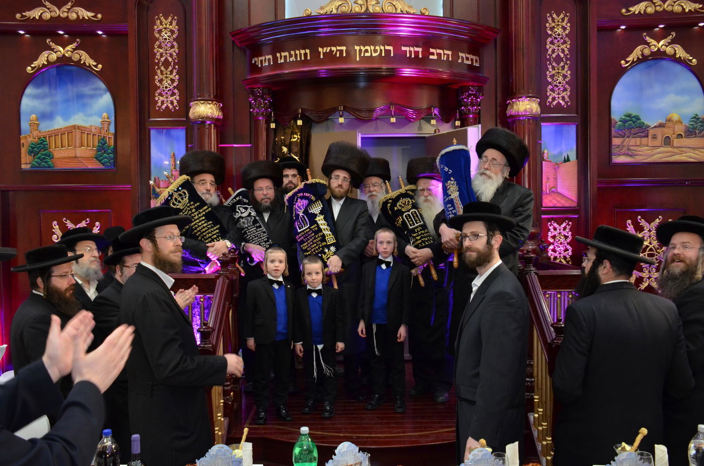 ביתר עילית: קהילת 'המתמידים' חנכה ארון קודש מפואר • תיעוד