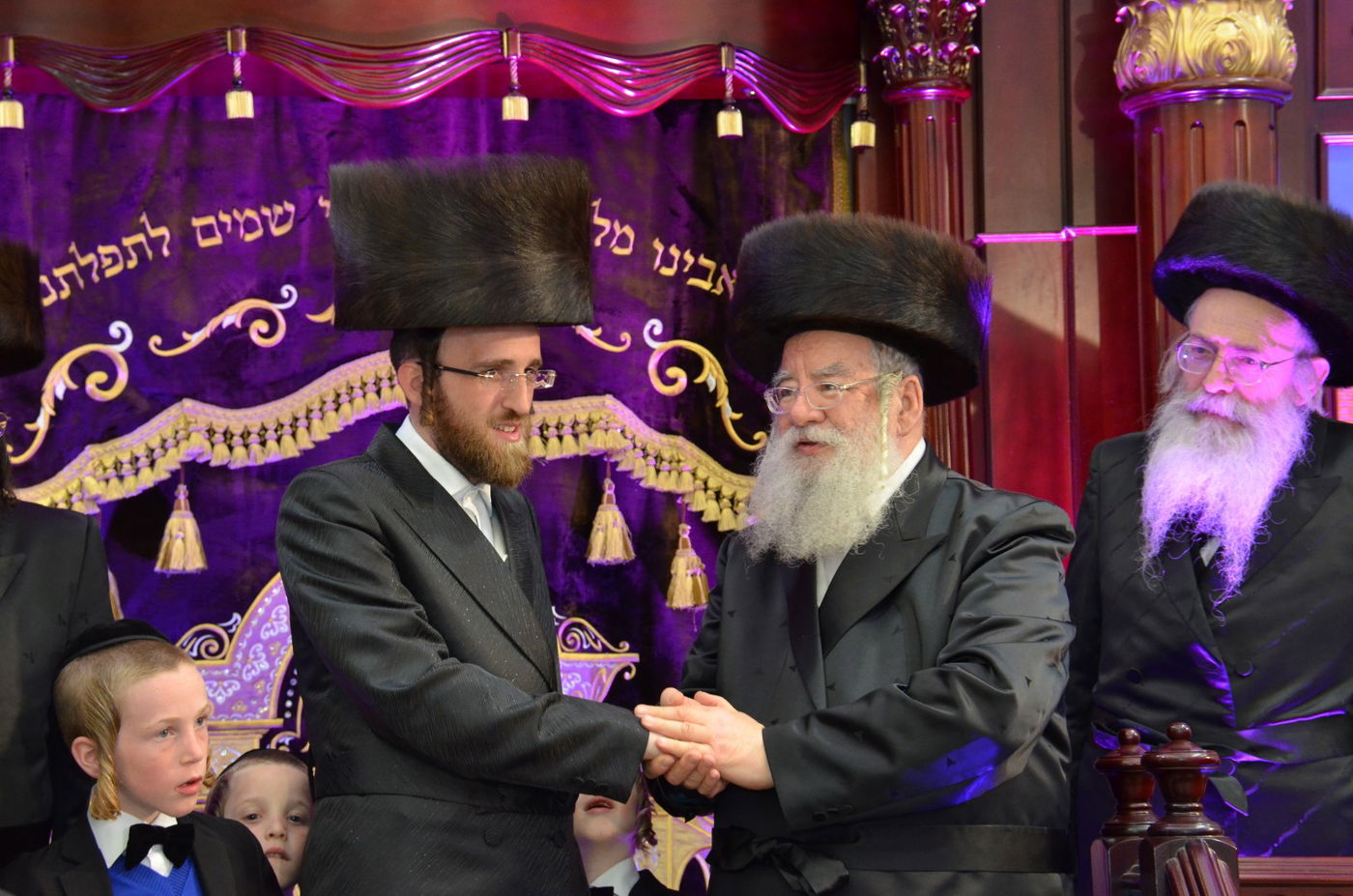 ביתר עילית: קהילת 'המתמידים' חנכה ארון קודש מפואר • תיעוד