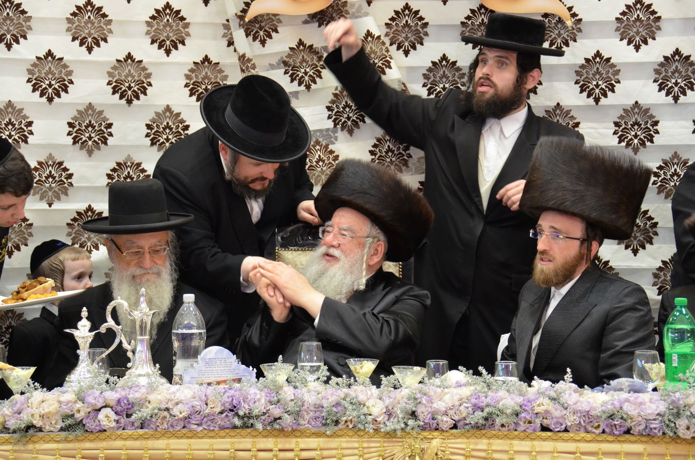 ביתר עילית: קהילת 'המתמידים' חנכה ארון קודש מפואר • תיעוד