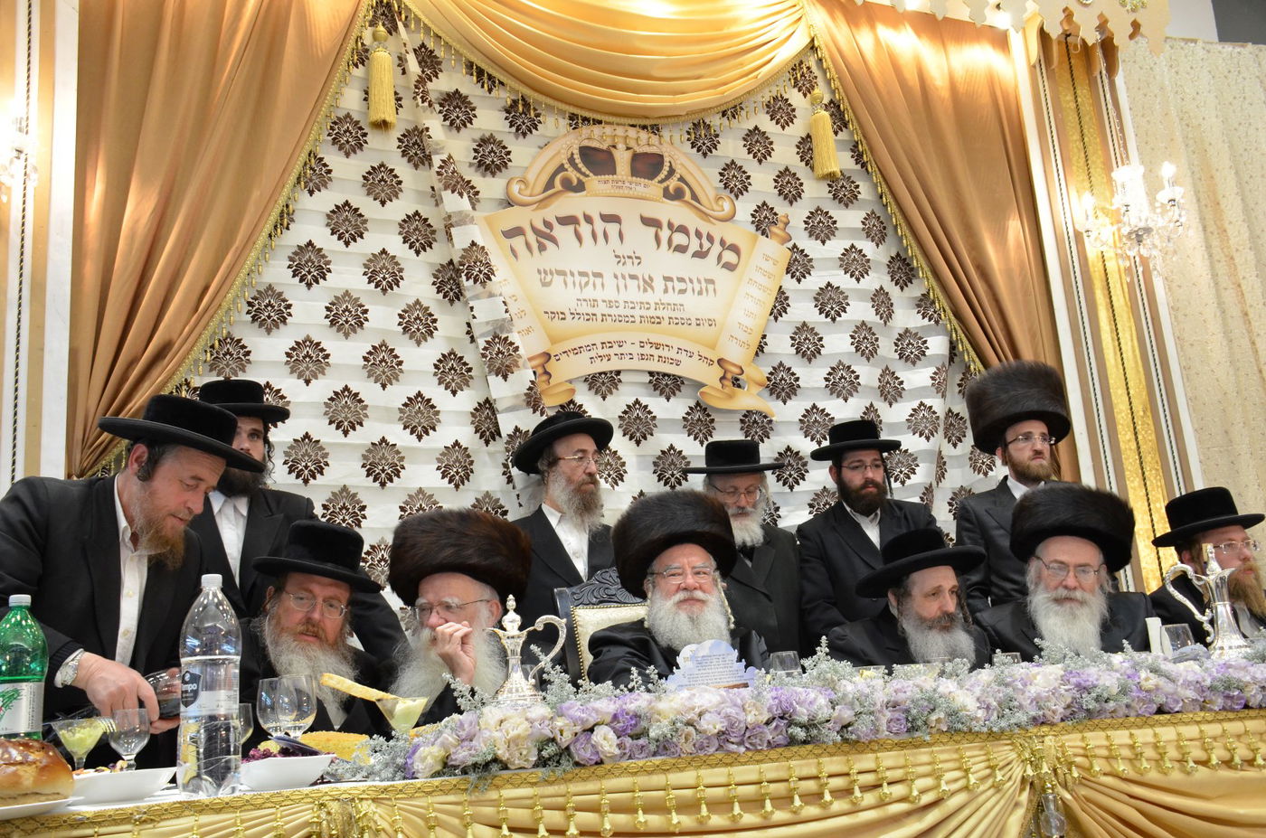 ביתר עילית: קהילת 'המתמידים' חנכה ארון קודש מפואר • תיעוד