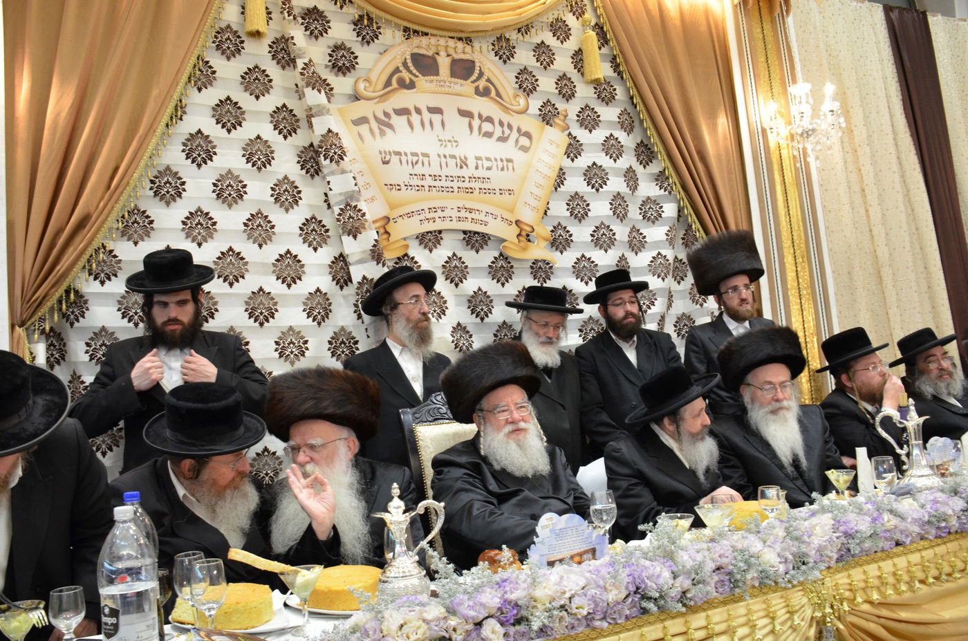 ביתר עילית: קהילת 'המתמידים' חנכה ארון קודש מפואר • תיעוד