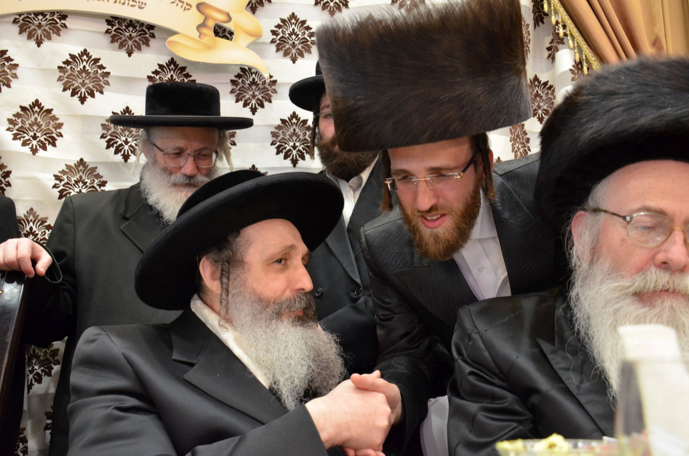 ביתר עילית: קהילת 'המתמידים' חנכה ארון קודש מפואר • תיעוד