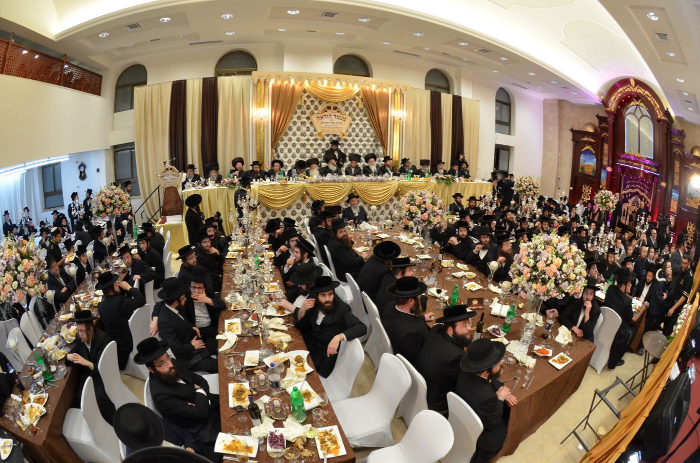 ביתר עילית: קהילת 'המתמידים' חנכה ארון קודש מפואר • תיעוד