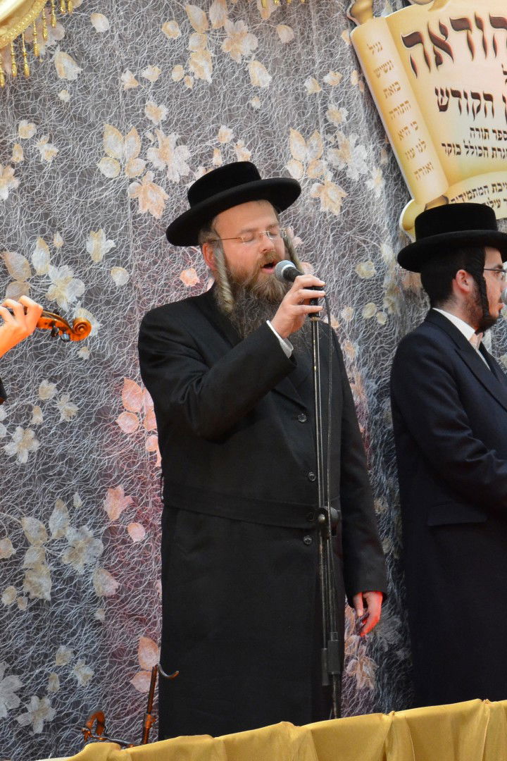 ביתר עילית: קהילת 'המתמידים' חנכה ארון קודש מפואר • תיעוד