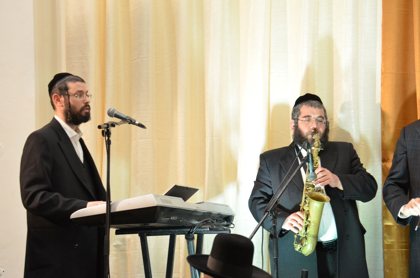 ביתר עילית: קהילת 'המתמידים' חנכה ארון קודש מפואר • תיעוד