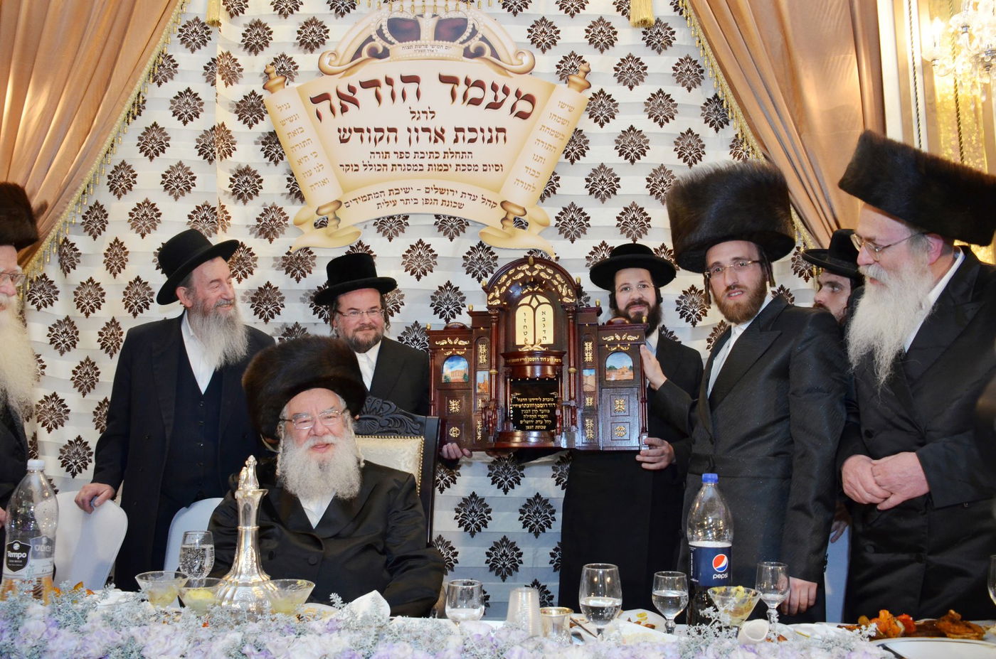 ביתר עילית: קהילת 'המתמידים' חנכה ארון קודש מפואר • תיעוד