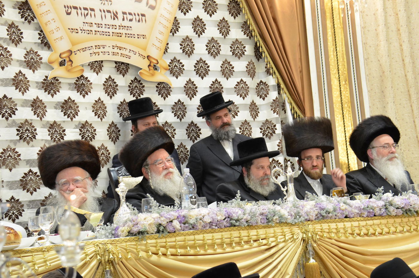 ביתר עילית: קהילת 'המתמידים' חנכה ארון קודש מפואר • תיעוד