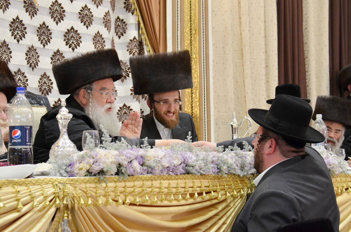 ביתר עילית: קהילת 'המתמידים' חנכה ארון קודש מפואר • תיעוד