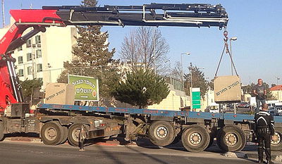 תיעוד: בטונדות הוצבו באזור פיגוע הדריסה בירושלים