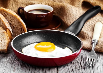 עדין ורגיש, כך שומרים על מחבת טפלון