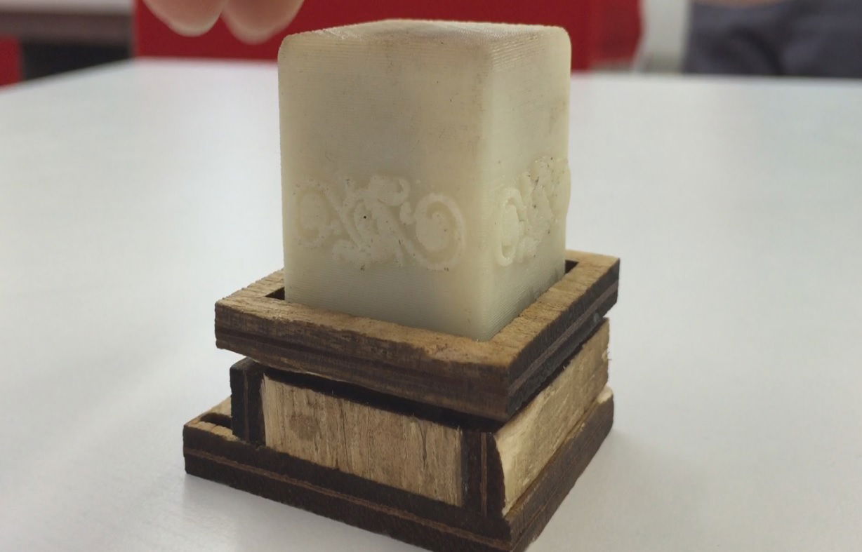 תצוגה במכללת שנקר: "תפילין" מיוחדות לנשים