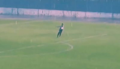 צפו: השוער הבקיע ממגרש שלם