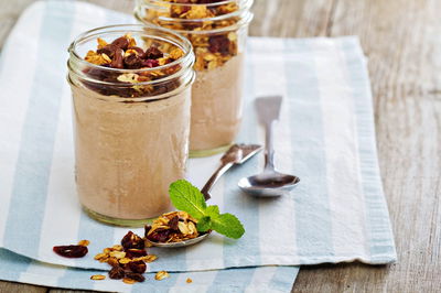 שייק תמרים וגלידה כמו בקליפורניה