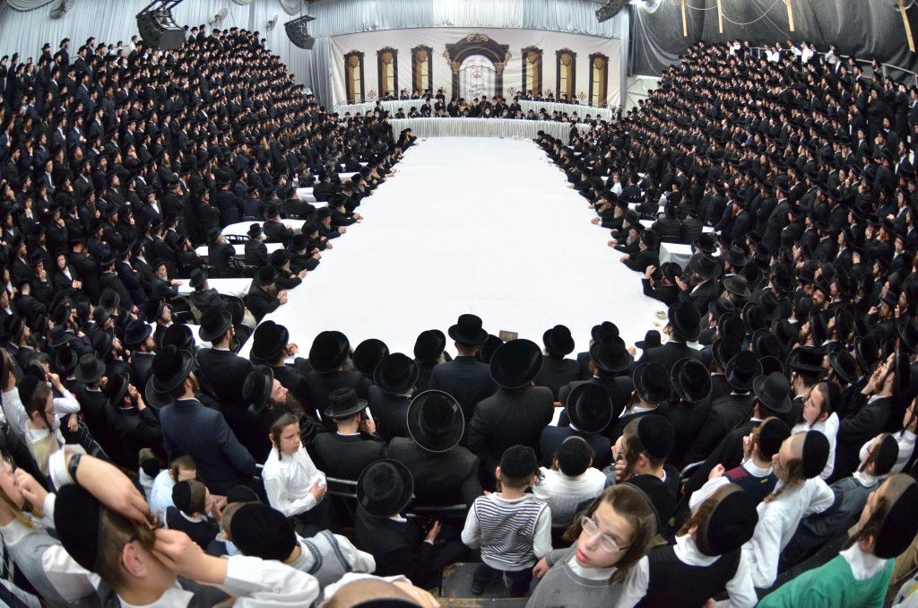 צפו בגלריה: טיש היארצייט בויז'ניץ עם האדמו"ר מבעלזא