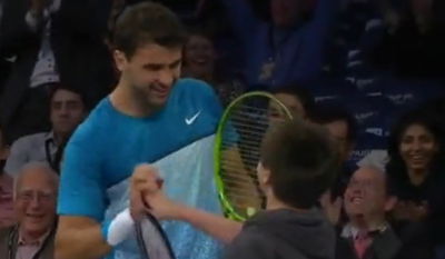 צפו: ילד בן 10 הביך את כוכב הטניס