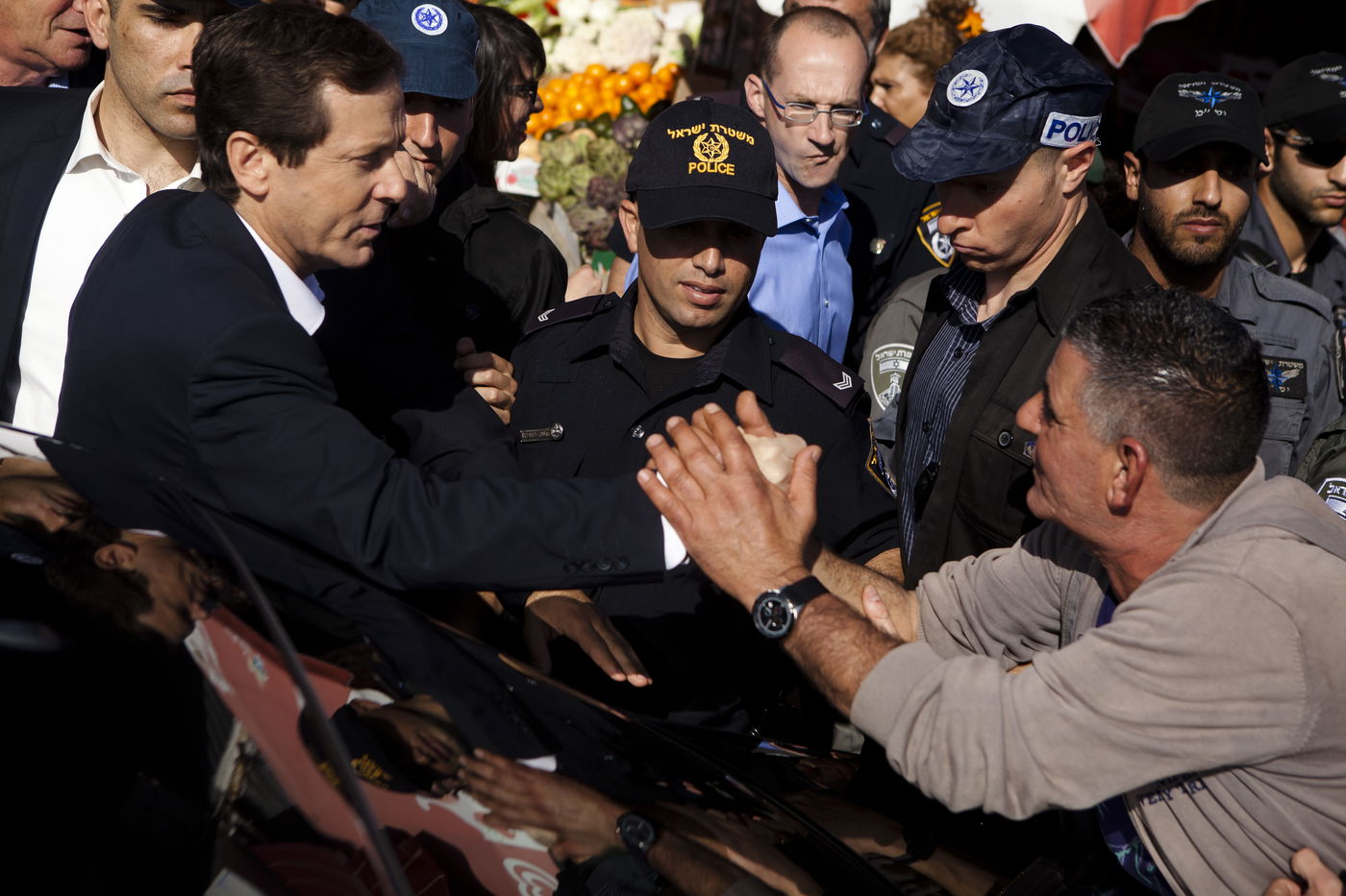 תיעוד: הרצוג ולבני בסיור בשוק הכרמל