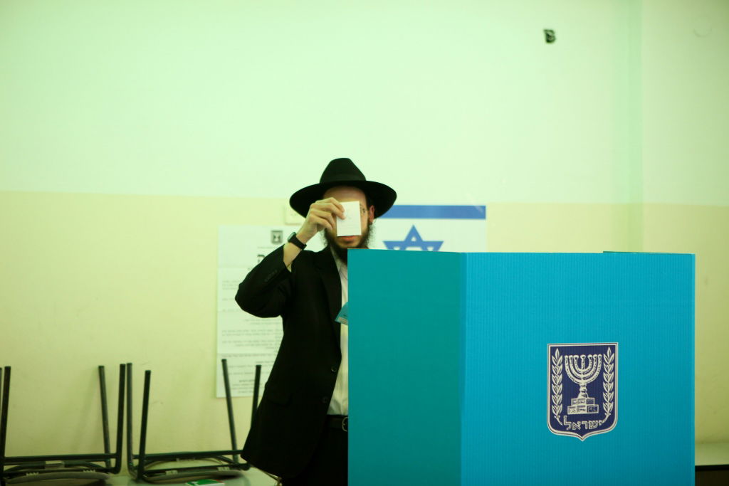 הציבור החרדי מצביע ומקיים "ועשית ככל אשר יורוך" • צפו בגלריה