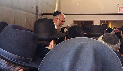 האב נפרד מילדיו, הערב