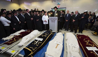 תיעוד: אלפים ליוו למנוחות את הילדים שנשרפו למוות בברוקלין