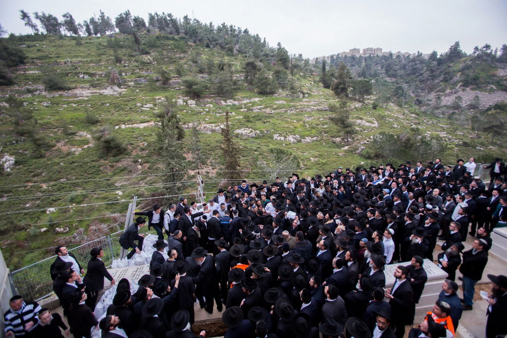 תיעוד: אלפים ליוו למנוחות את הילדים שנשרפו למוות בברוקלין
