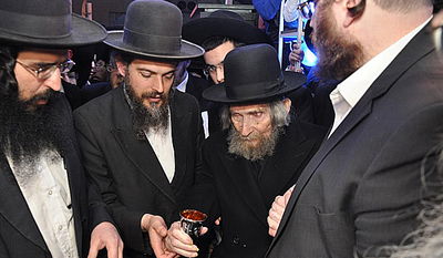 גלריה: הרב שטיינמן והרב קנייבסקי חיתנו את נכדיהם