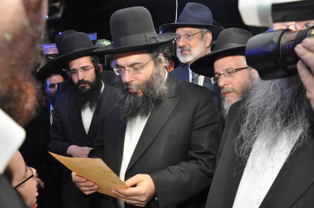 גלריה: הרב שטיינמן והרב קנייבסקי חיתנו את נכדיהם