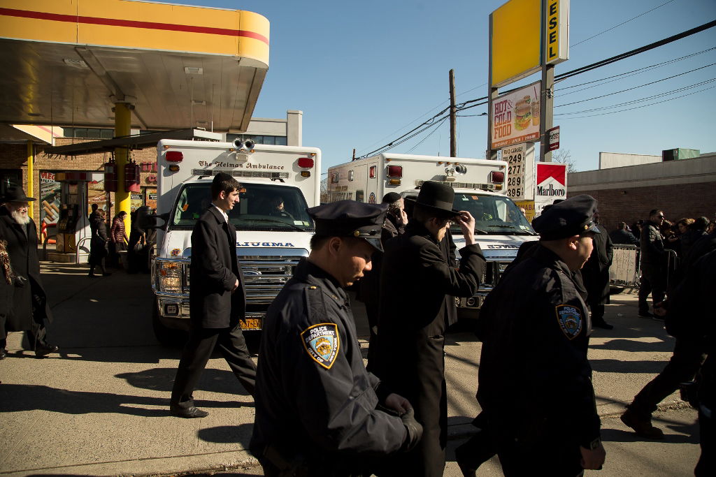 הלוויית שבעת הילדים שעלו בלהבות האש • תיעוד דומע