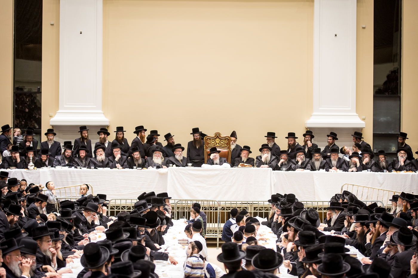 תיעוד: טיש יארצייט בסקווירא