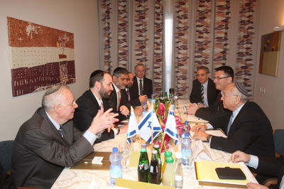 משא ומתן בכפר המכביה