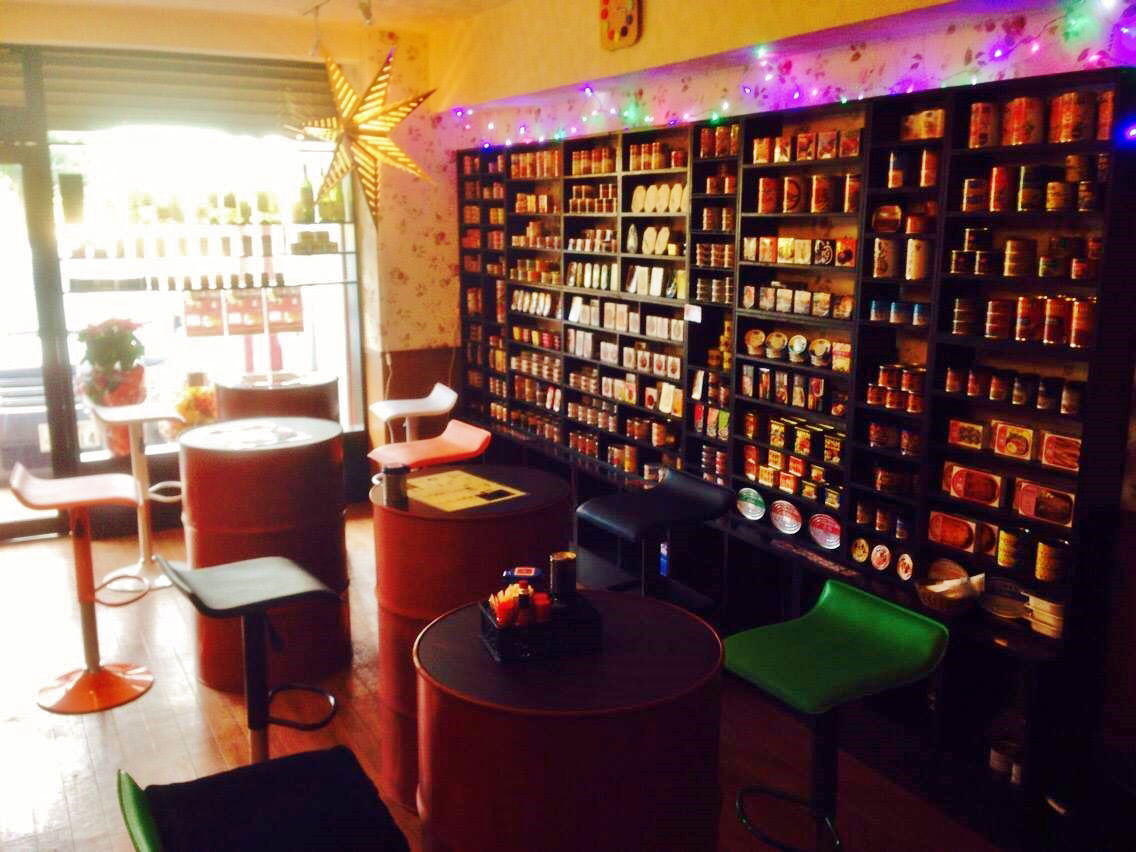 מסעדת Mr. Kanso ביפן: מנות גורמה בקופסאות שימורים וסכו"ם פלסטיק