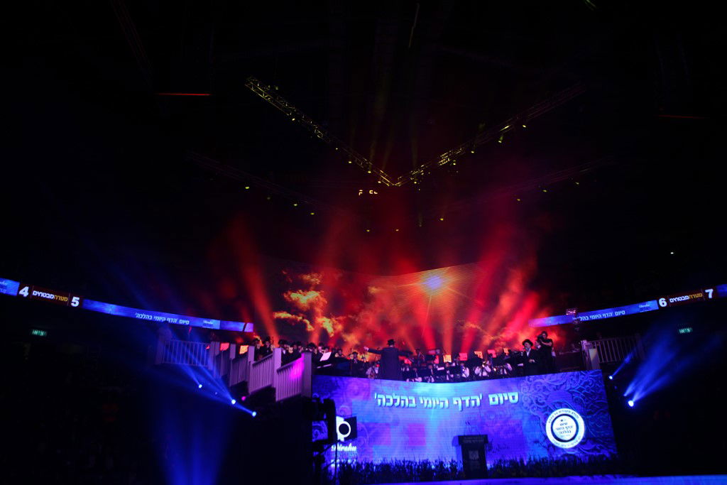 מעמד סיום הדף היומי בהלכה של 'דרשו' • גלריה