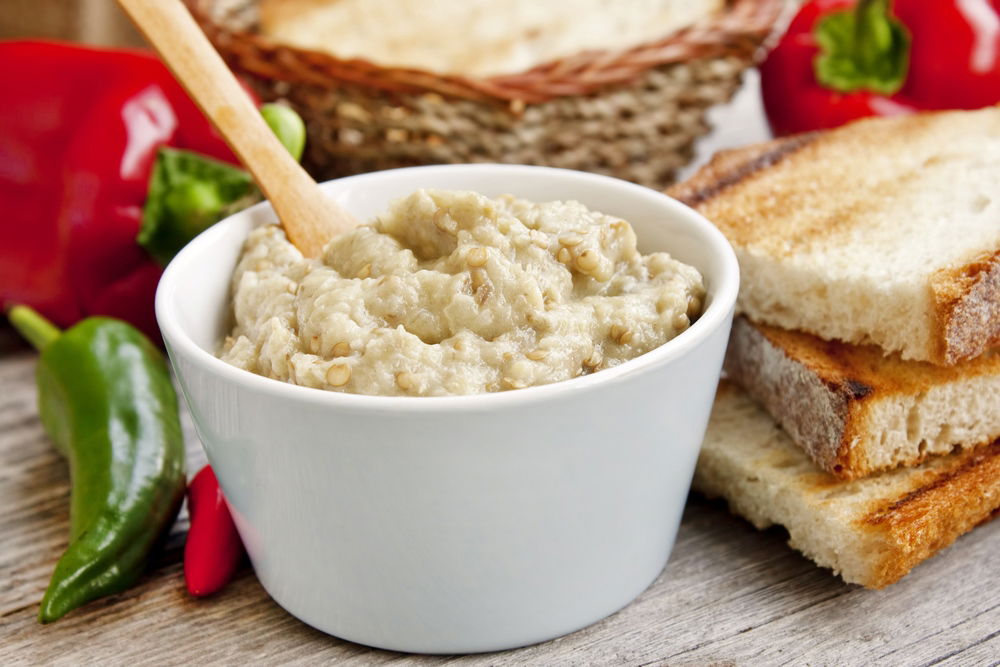 סלט חצילים קלויים ומיונז