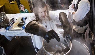 גלריה: בבורו פארק מתכוננים לקראת חג הפסח