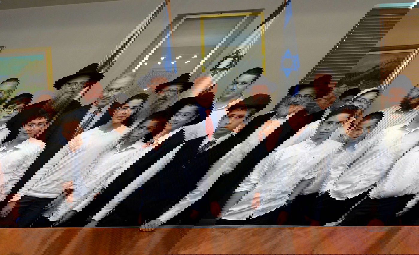 נתניהו אירח ילדי בר-מצווה יתומים ושיבח את חסידות חב"ד