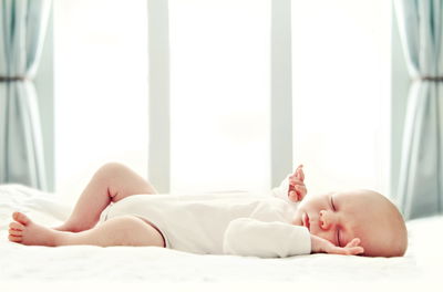 לישון עם חלון פתוח זה הלישון כמו תינוק החדש