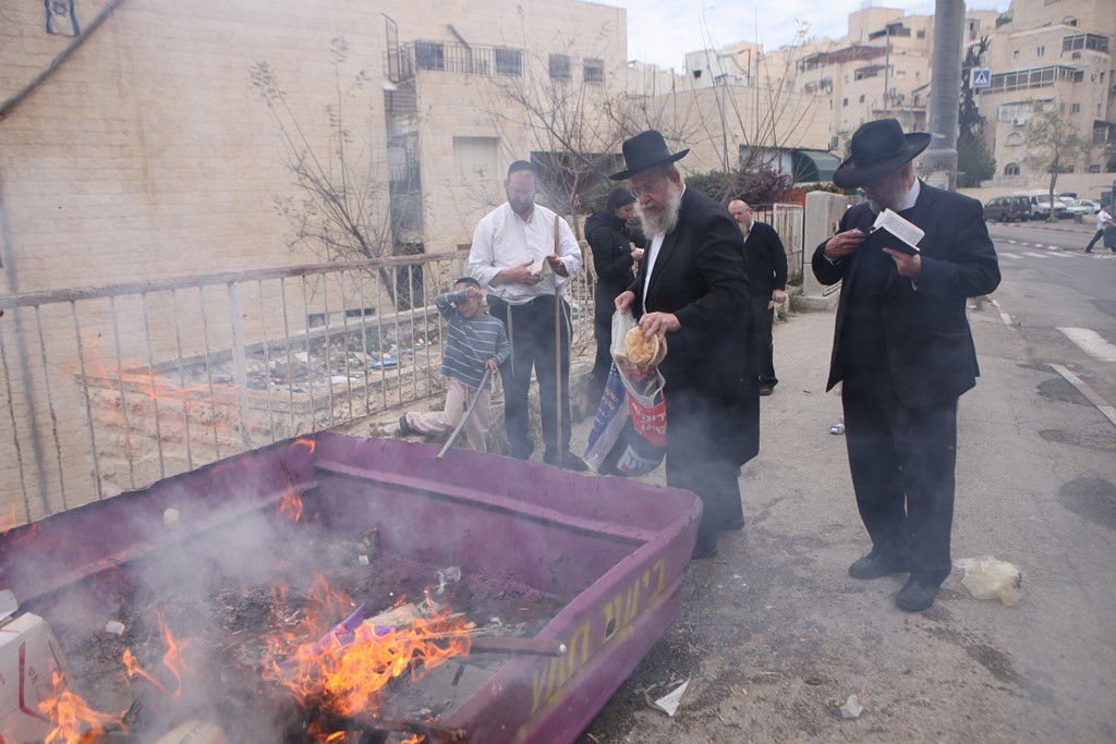 תיעוד: ירושלים שורפת את החמץ