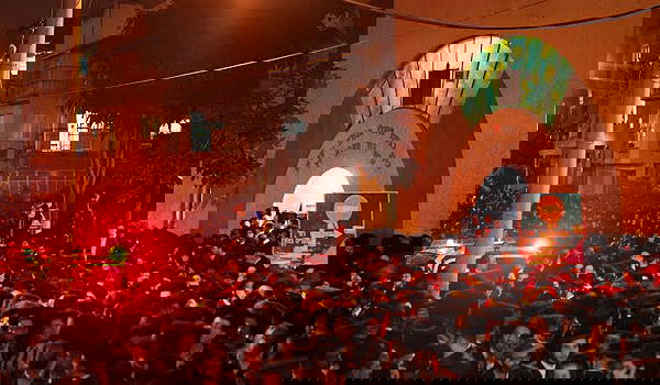 ההלוויה, אתמול