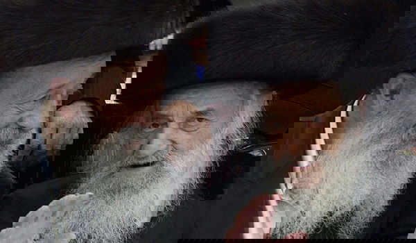 הרב וואזנר זצ"ל לצד בנו "הממשיך"