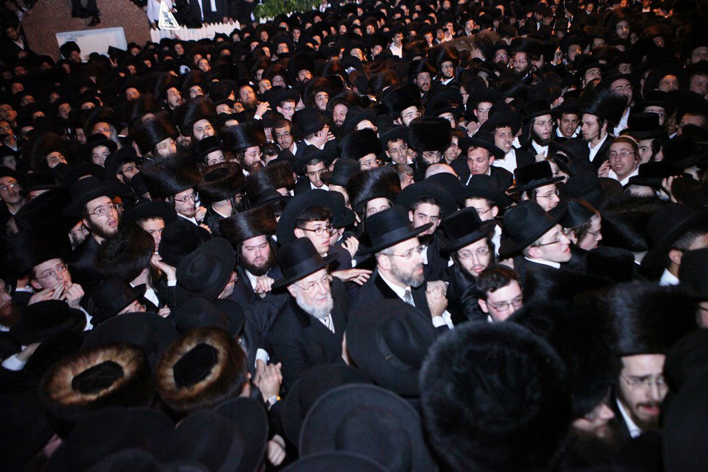 גלריה: כמאה אלף איש ליוו את מרן הגר"ש וואזנר למנוחות