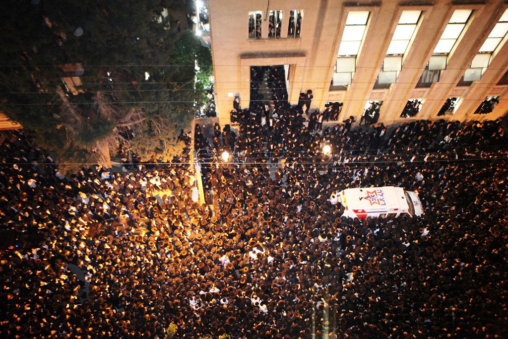 גלריה: כמאה אלף איש ליוו את מרן הגר"ש וואזנר למנוחות