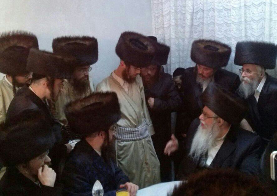 בני המשפחה אצל האדמו"ר מצאנז, אמש