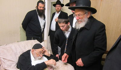 הגר"י אדלשטיין עם הגר"ח גריינמן, בערב שביעי של פסח