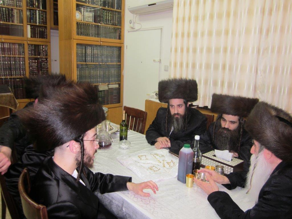 גלריה: פגישות הפיוס בחצרות בעלזא ומחנובקה